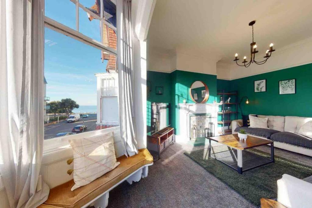 No.10 Seaside - 1st & 2nd Floor * Scarborough